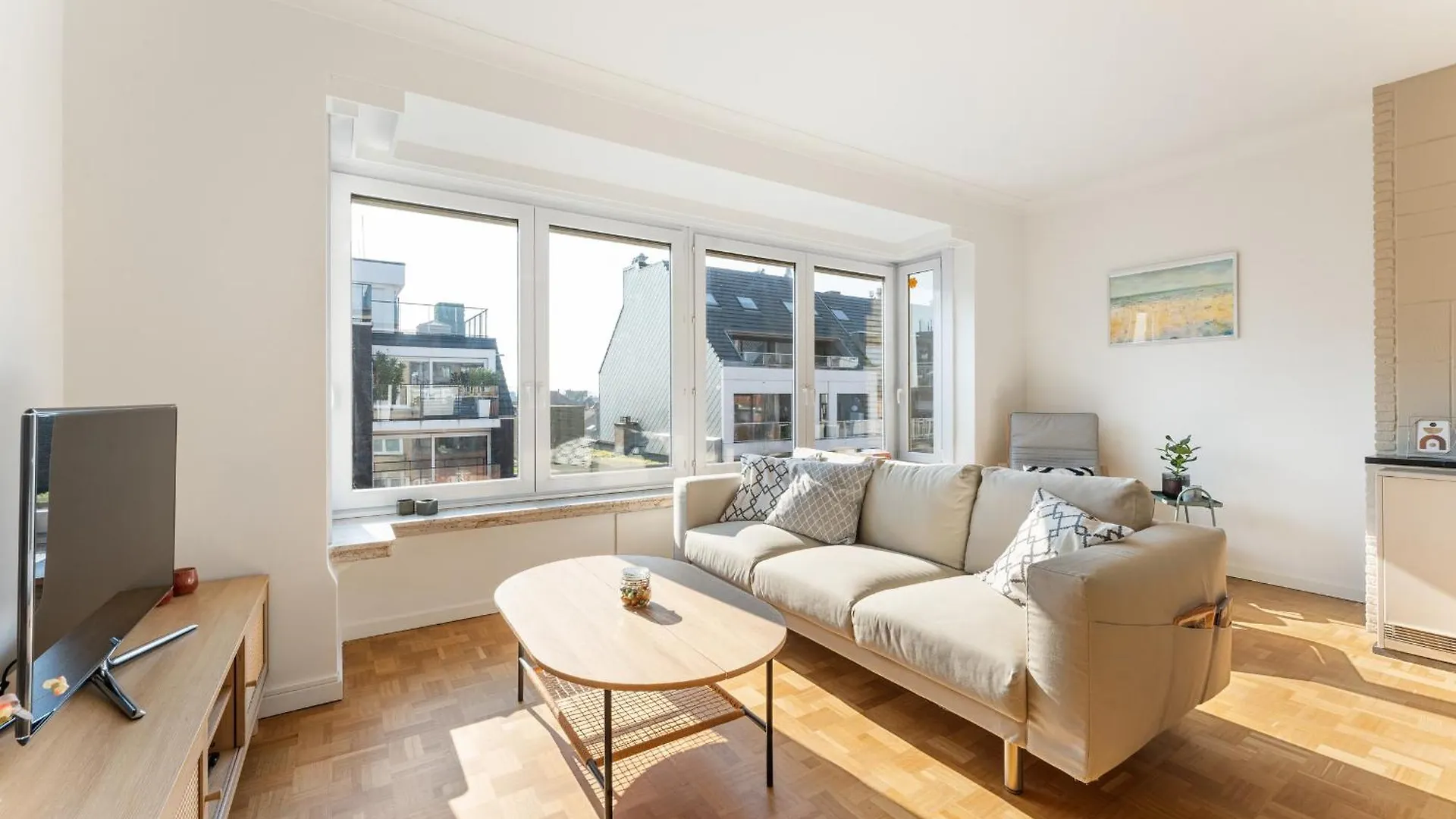Zonnig, Ruim Appartement Op A+ Locatie! Oostende